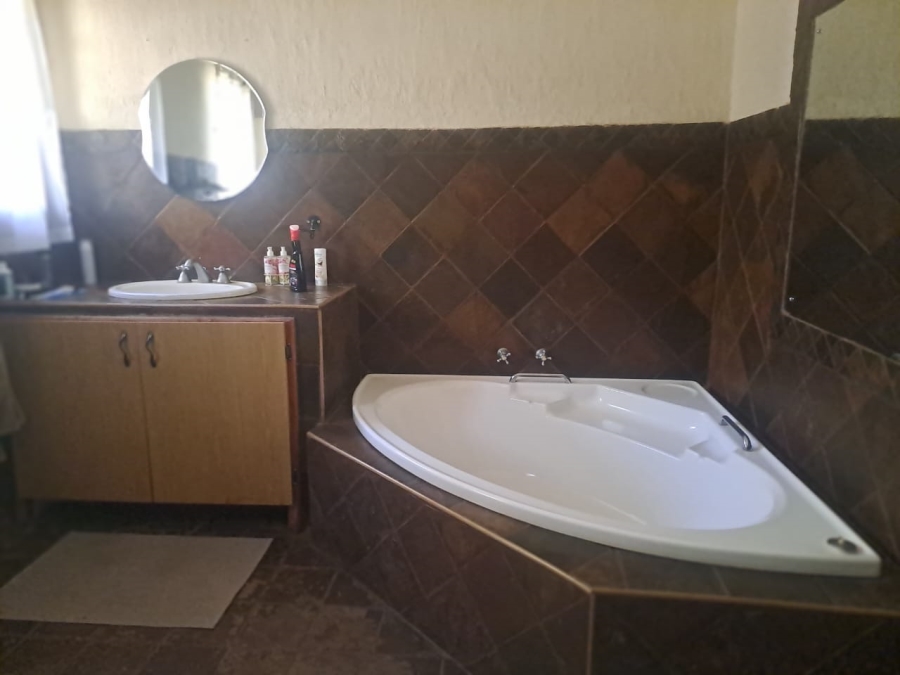 5 Bedroom Property for Sale in Boschfontein A H North West